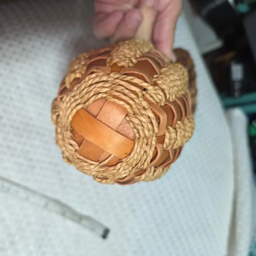 HANDWOVEN RUSTIC ACORN FALL DECOR BASKET
